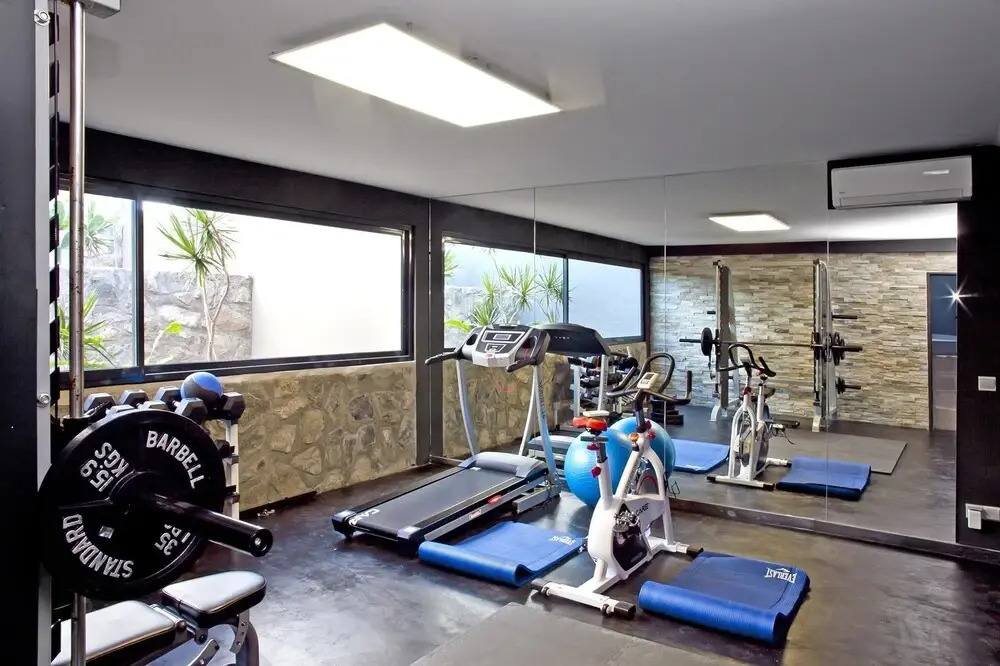 Contemporary Villa, Great Views, Pool, Hot Tub, AC, Free Wifi, Near Orient Bay Beach!