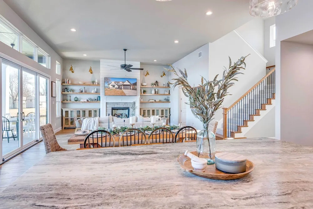 Lakefront Granbury Retreat w/ Patio & Fire Pit