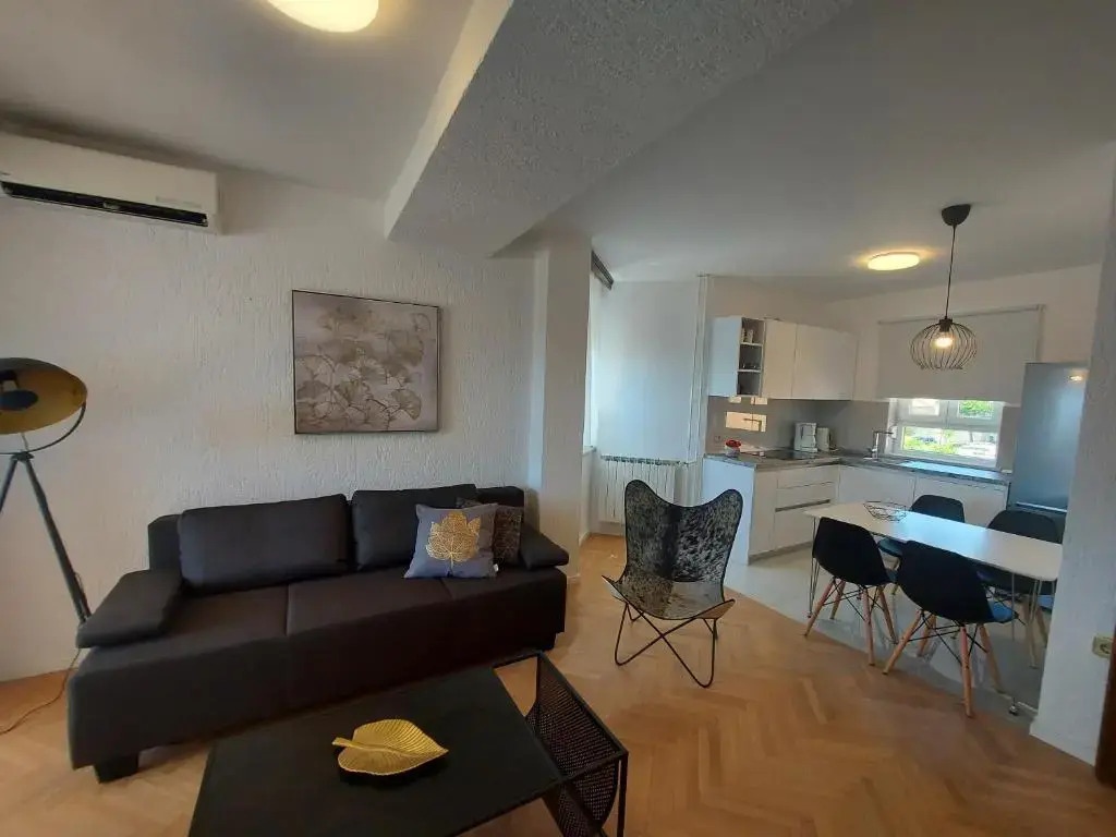 Apartments Fugosic