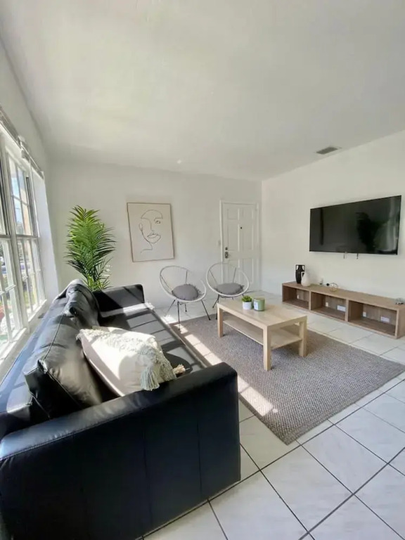 Wonderful 2 Bedroom House Coral Way