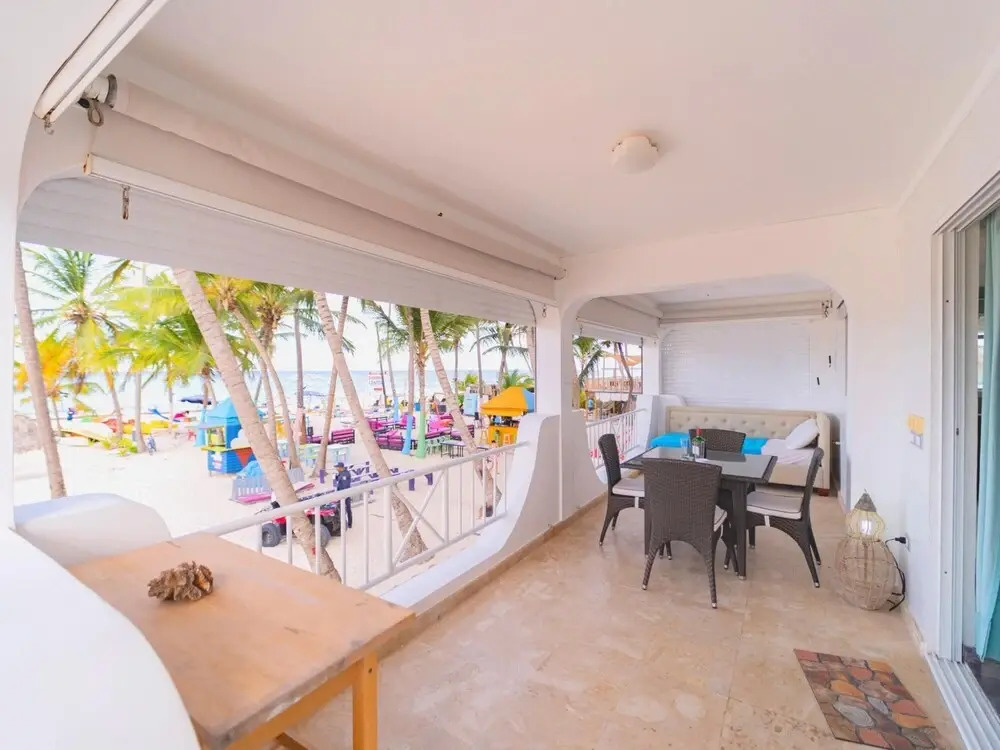 Los Corales Beach Front E101