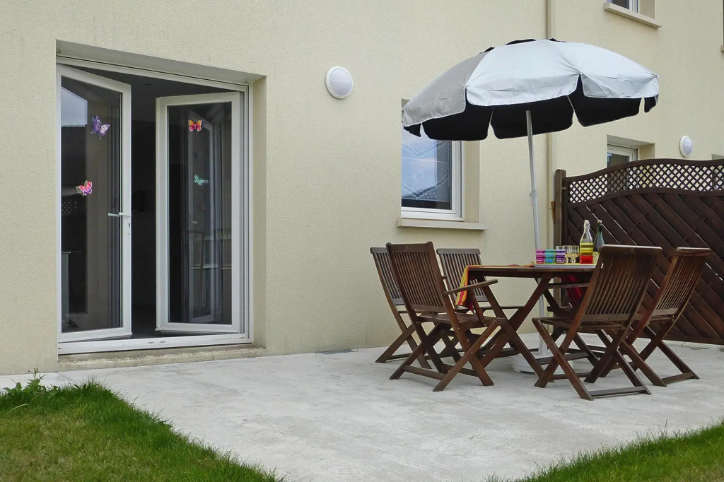 Modern semi-detached house with terrace, Saint-Quay-Portrieux