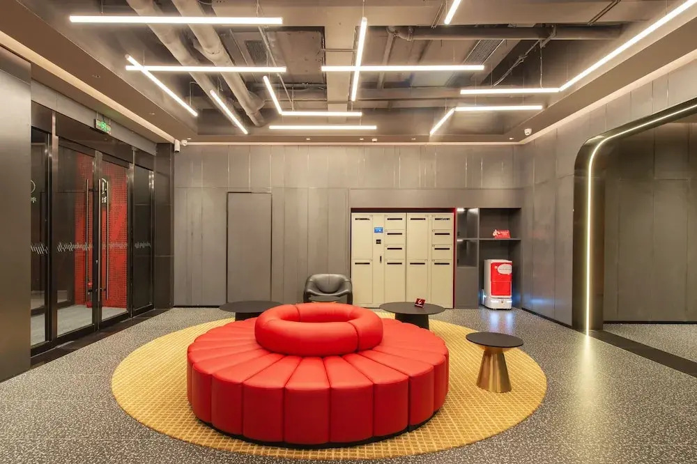 ibis Jiaodong Airport EMU Town Store
