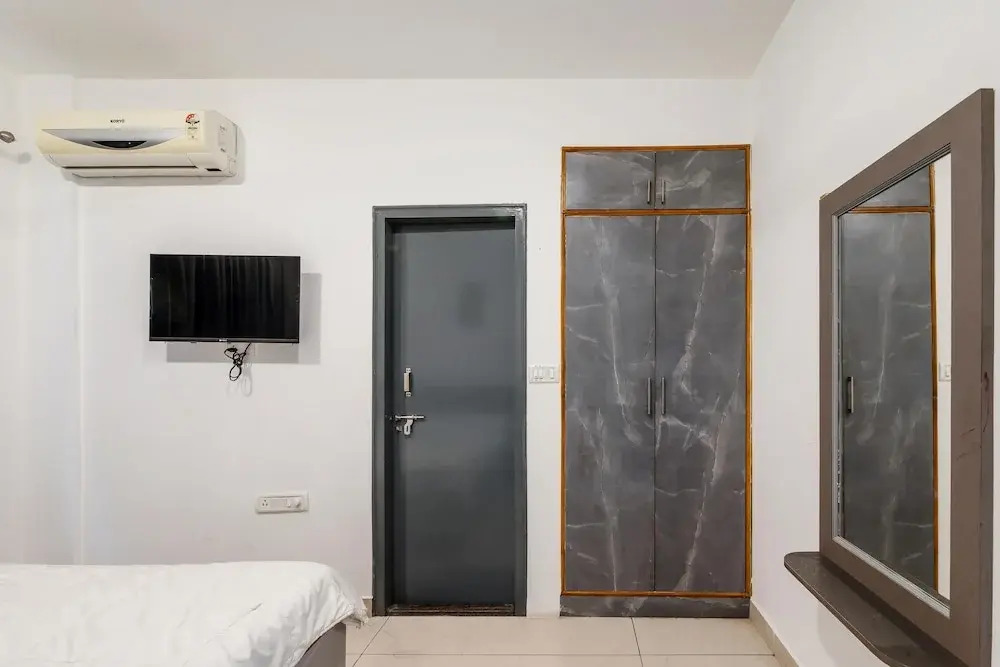 Diamond Suites Service Apartment