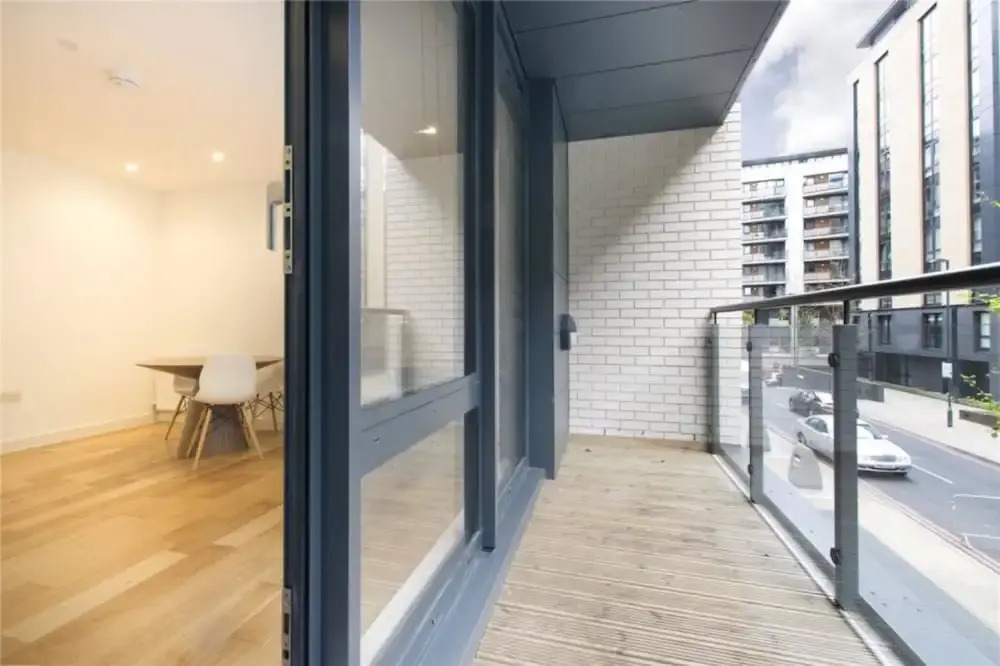 Incredible Newly Built 2 Bedroom Flat near Park