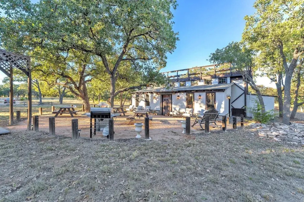 Sangiovese: Pet-friendly, Hot-tub, 10-min to Downtown!
