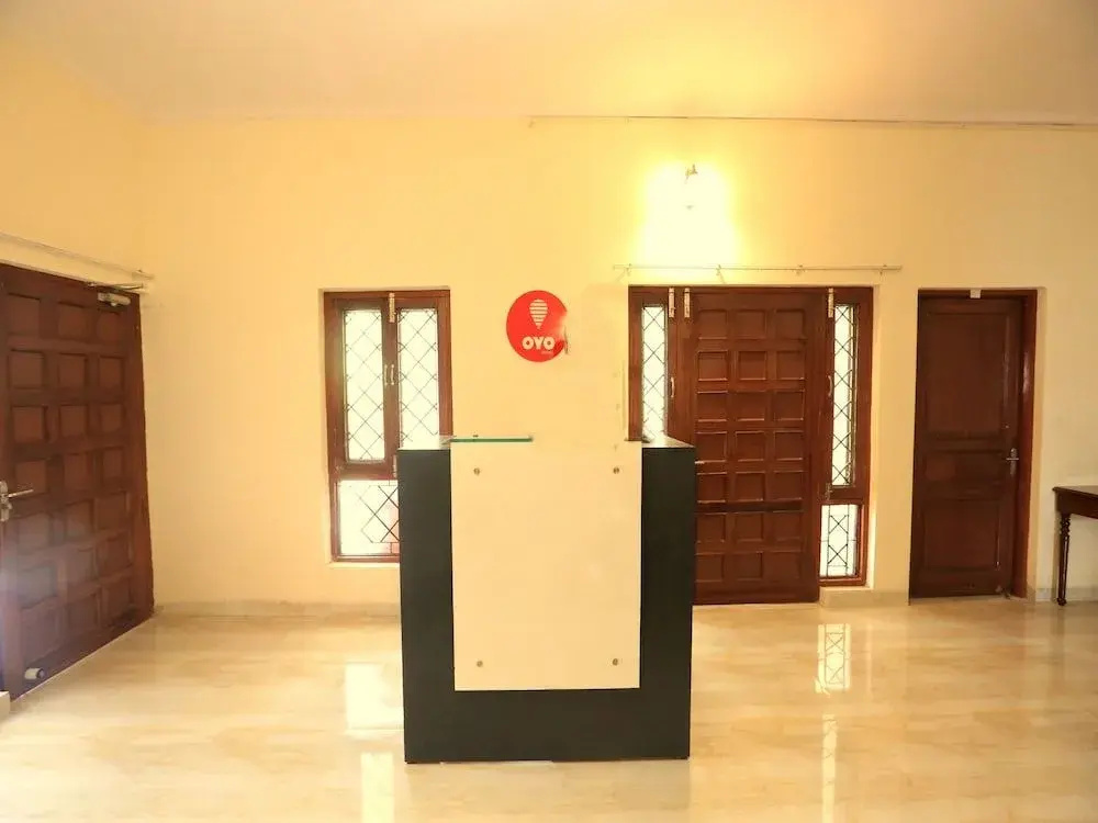 OYO 8472 Gomti Nagar
