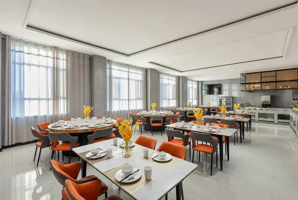 Days Hotel by Wyndham Xinyuan Nalati Airport