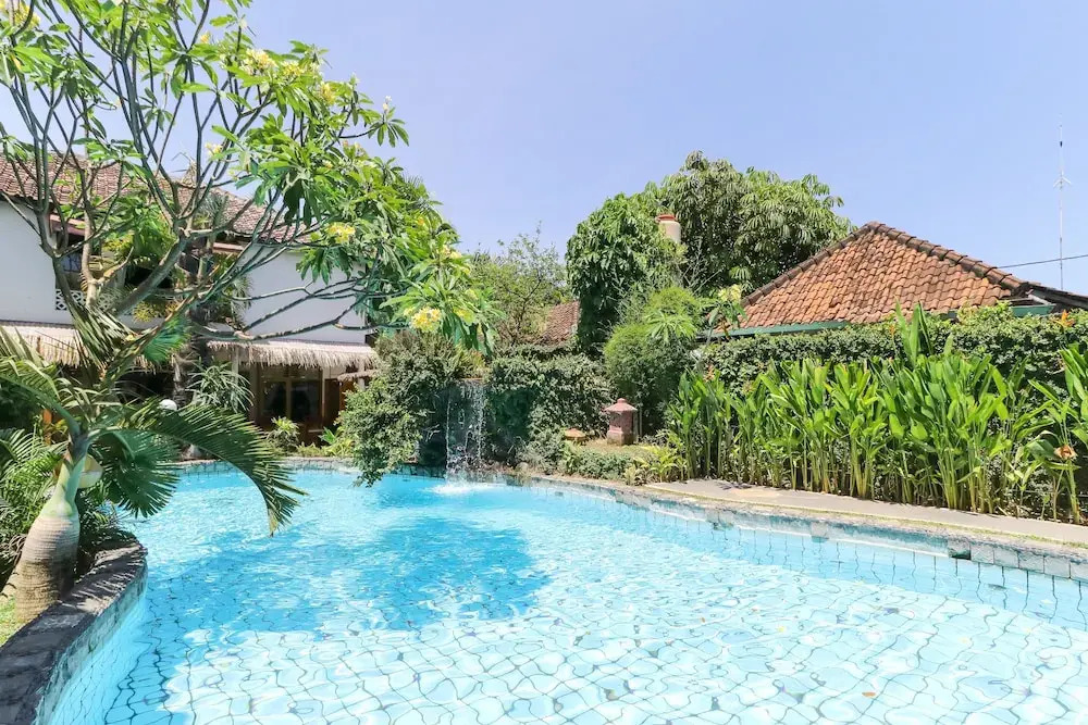 Neo Bintang Bungalow Cafe and Pool