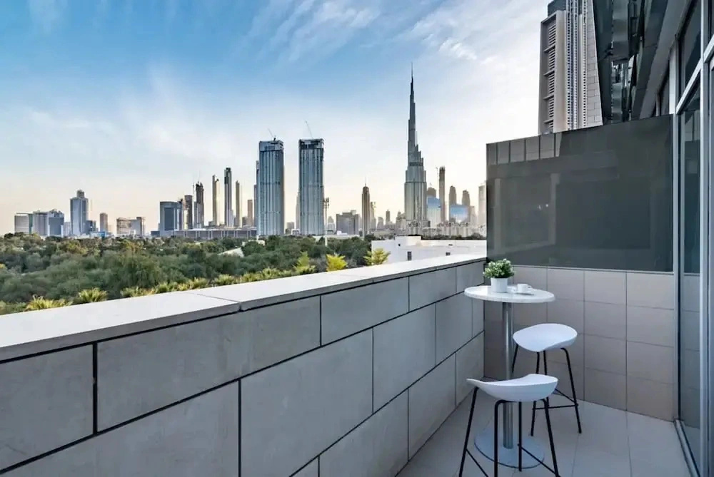 Silkhaus Burj Khalifa View In Difc Pool Gym