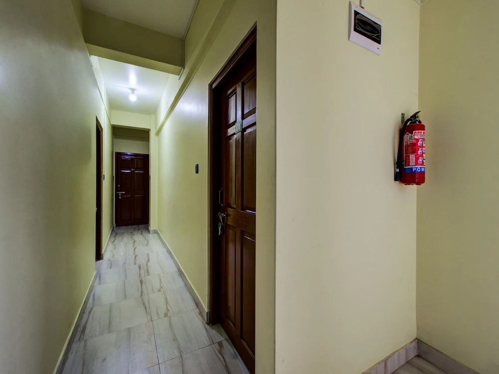 OYO 11935 White Cloud Guest House