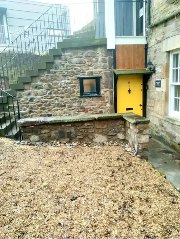 Unique two bed Main Door Flat at the Meadows