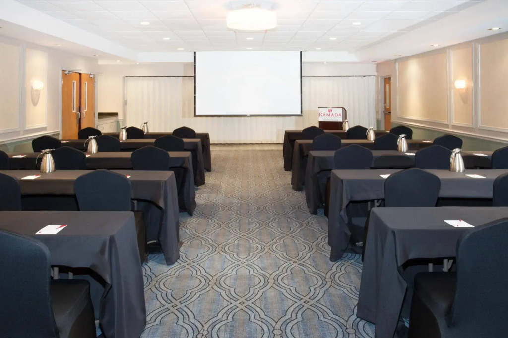 Ramada Plaza Chicago North Shore