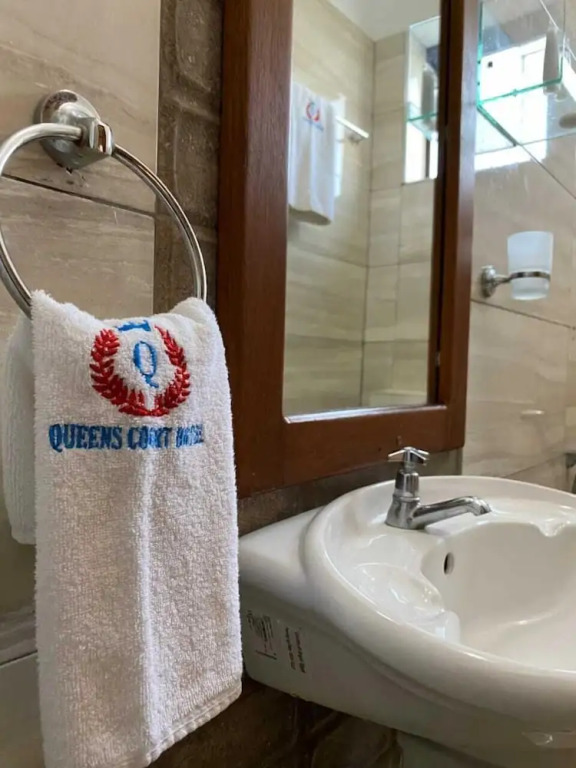 Queens Court Hotel