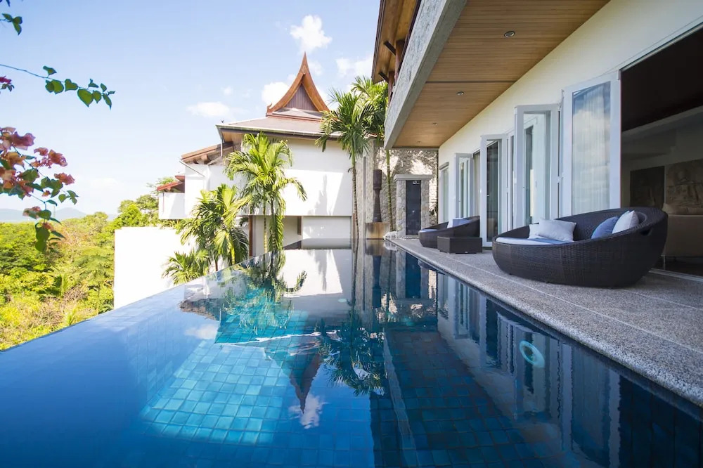 4-BR Seaview Villa with Large Pool at Surin Beach