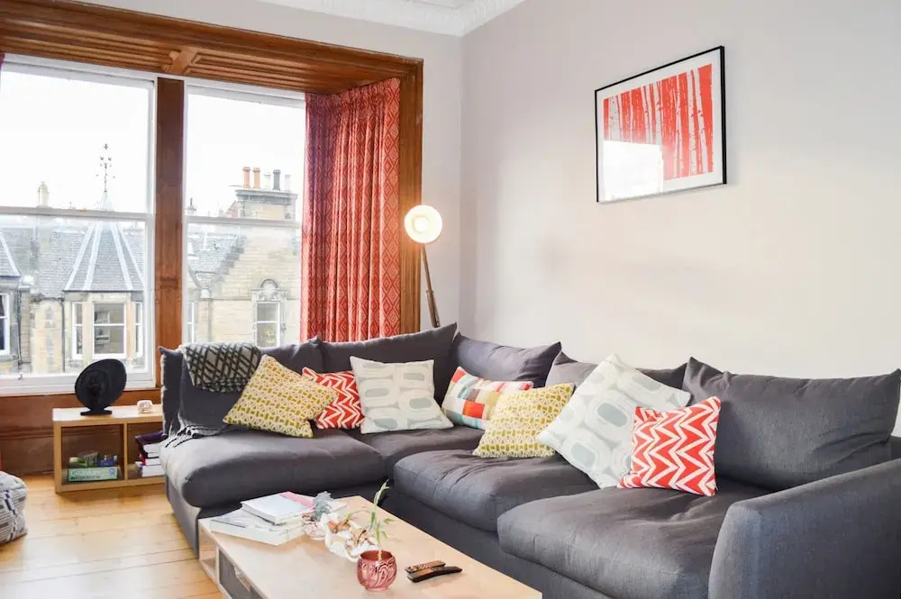 2 Bedroom Apartment in Edinburgh With Views