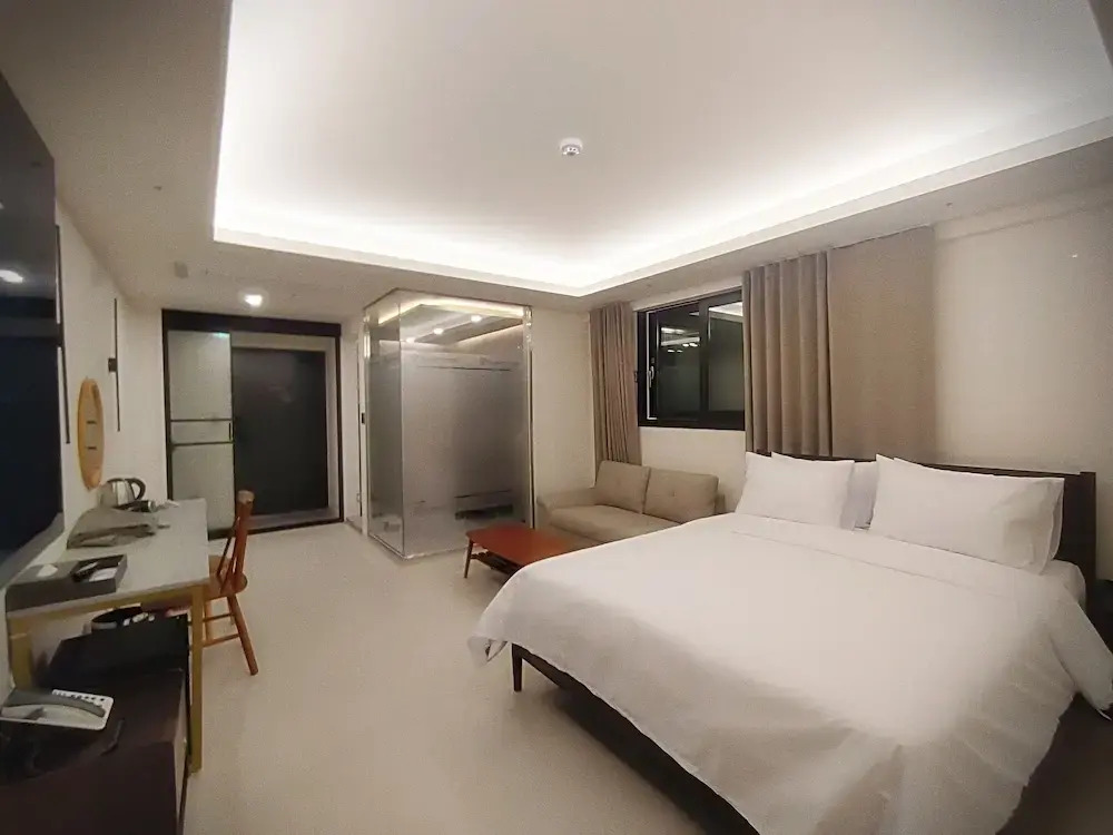 Bluebird Hotel