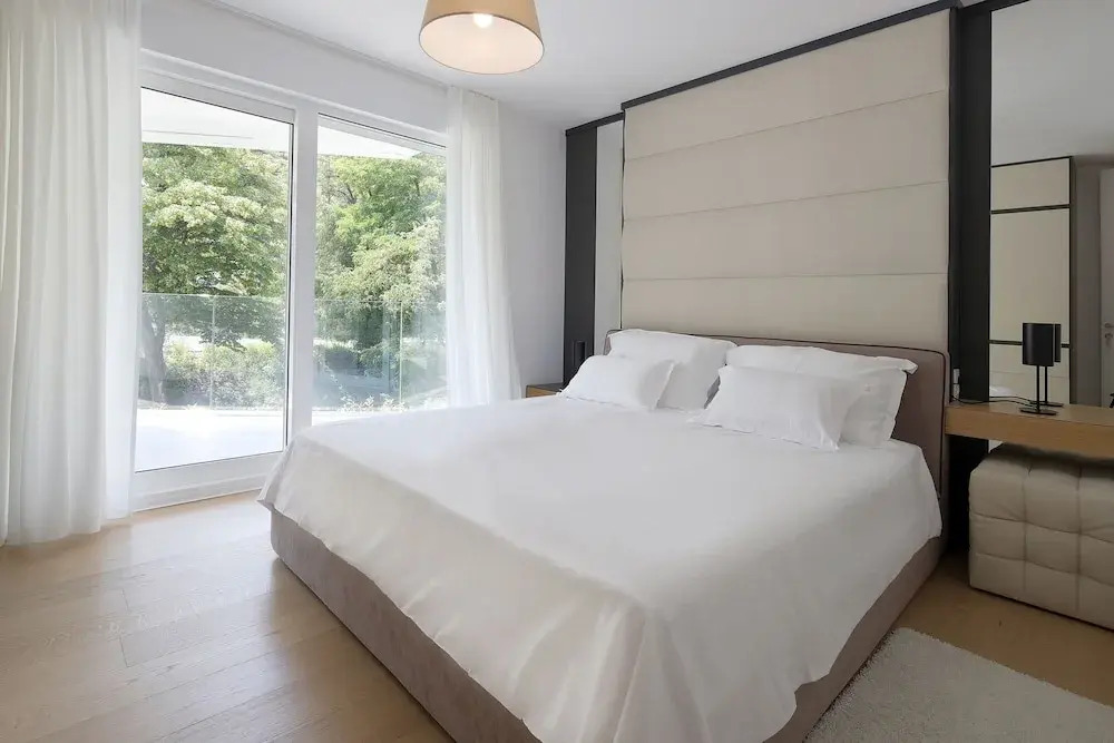 New apartment with swimming pool near the beach