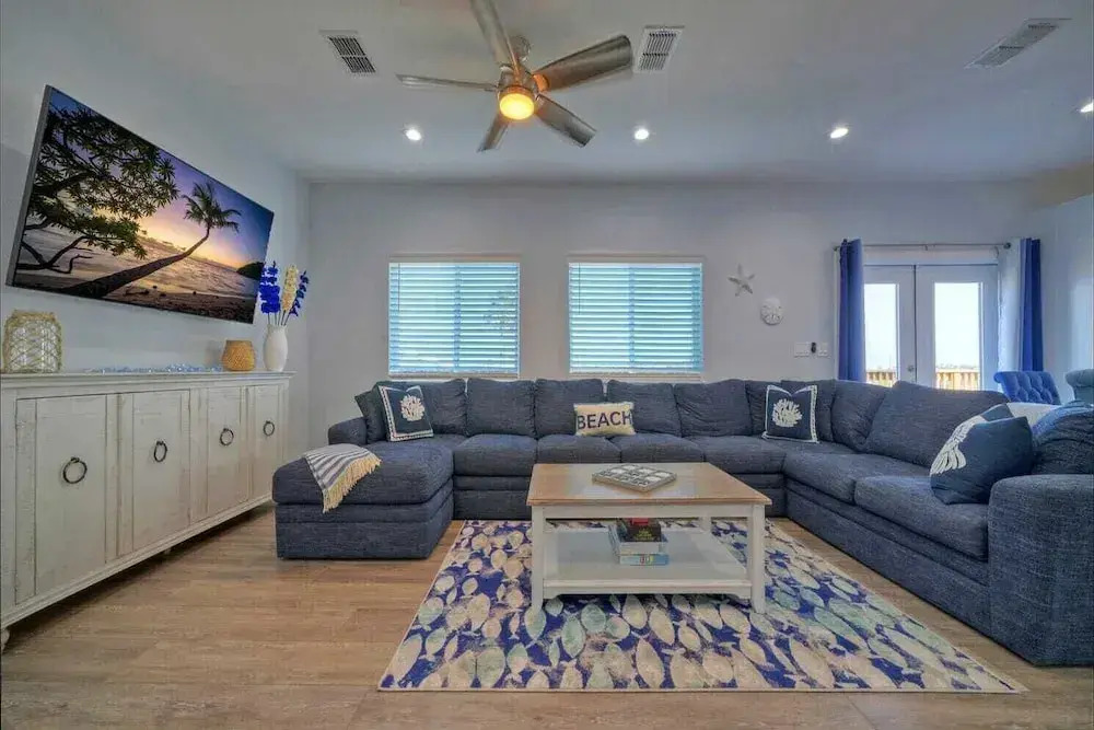 Sleeps 22! 2 Homes Priv Pool, Putting Green, Bar, Deck, Prime Port A Location