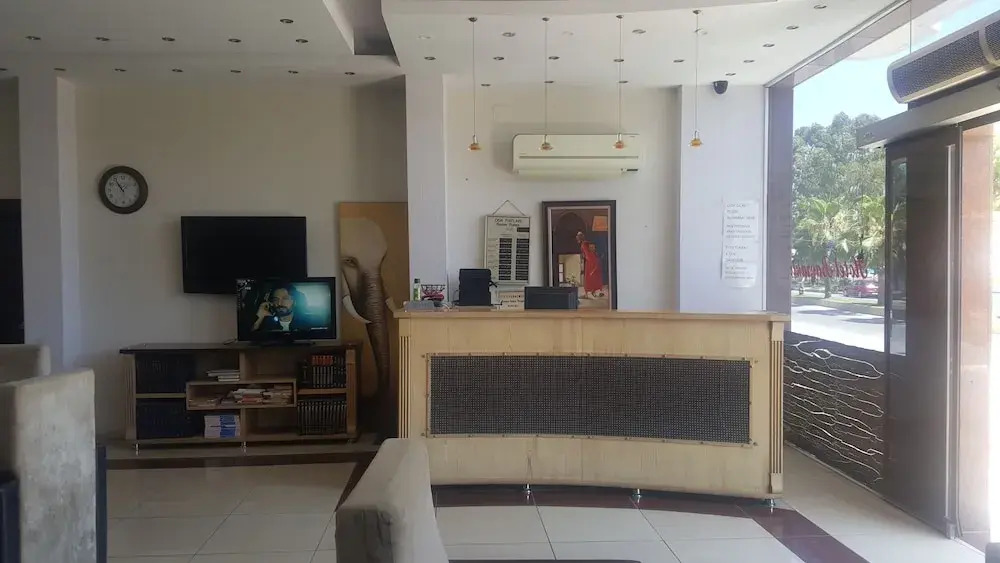 Bayrakli Otel