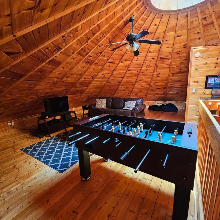 Yurt I Game Room Hot Tub I Sleeps 8 I 2BR 2BA