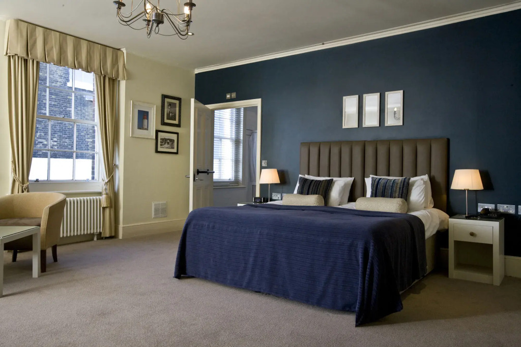 Royal Hotel