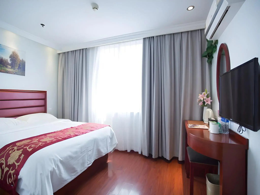 GreenTree Inn Shanghai FTA Waigaoqiao Free Trade Zone North Subway Station Shell Hotel
