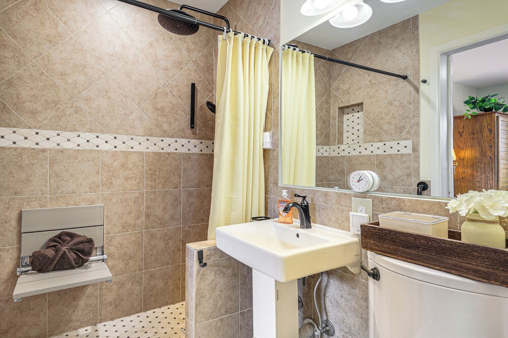 Charming Boutique Home in West End Alexandria!
