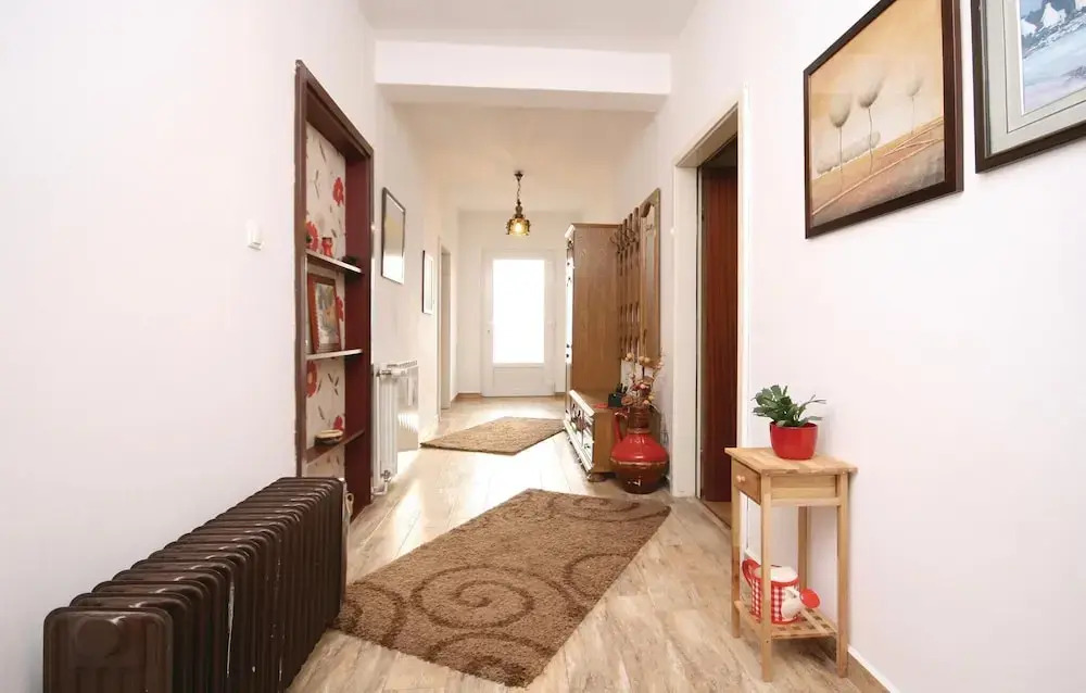 Amazing Home in Brodarica With Wifi and 3 Bedrooms