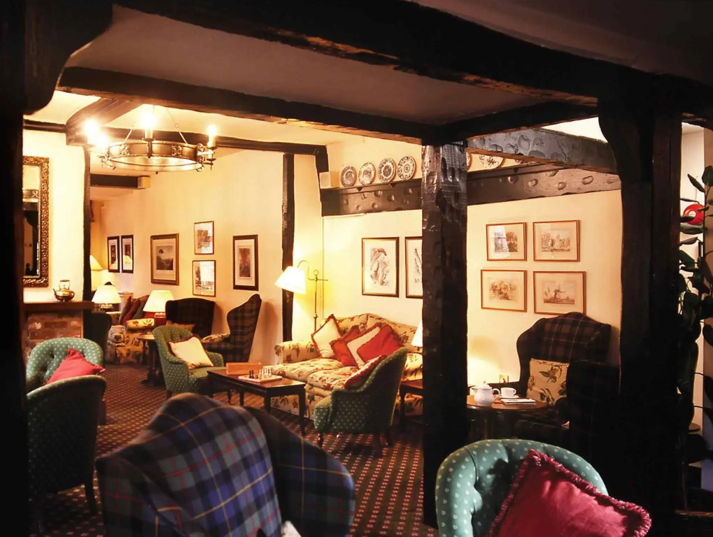 The White Horse - A Heartwood Inn