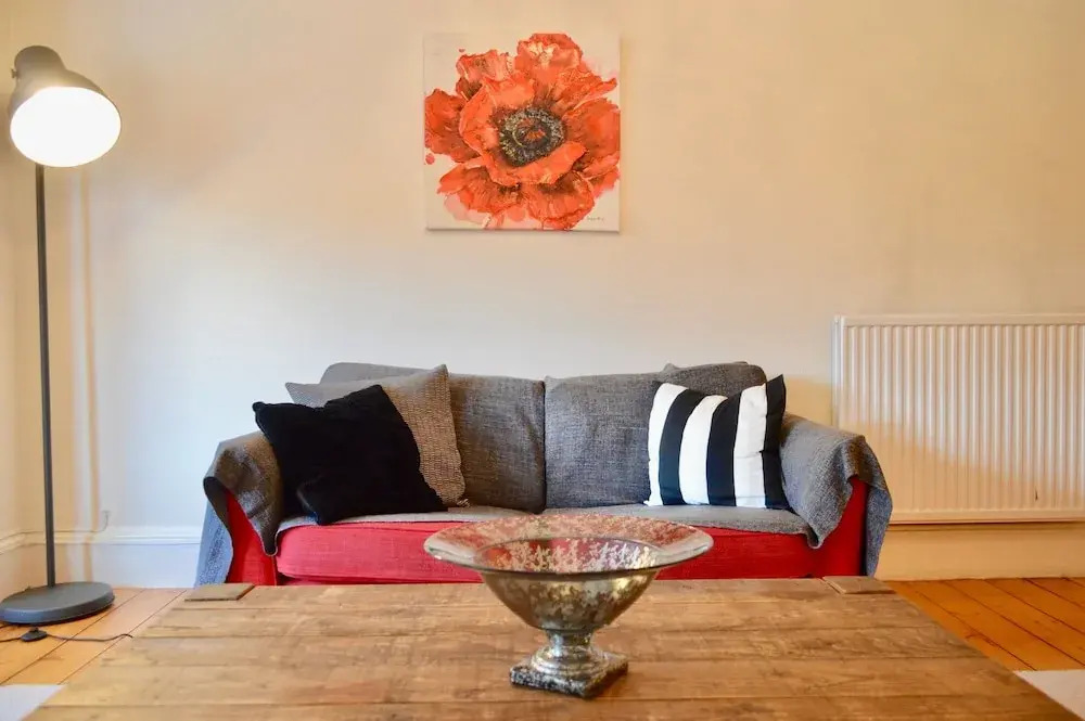 2 Bedroom Morningside Flat