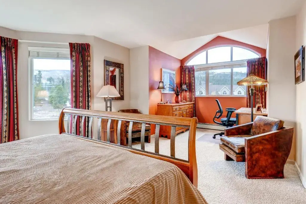 Three-Bedroom Spacious Condo 206 at Bay Club