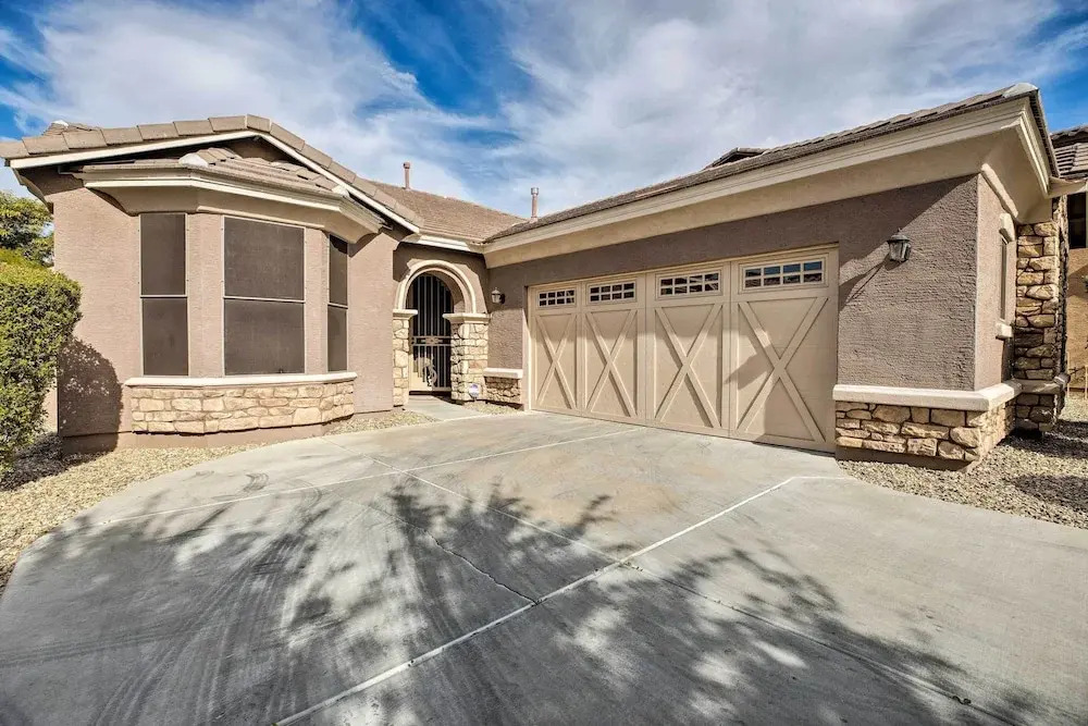 Family Home w/ Pool, BBQ & Fire Pit in Goodyear