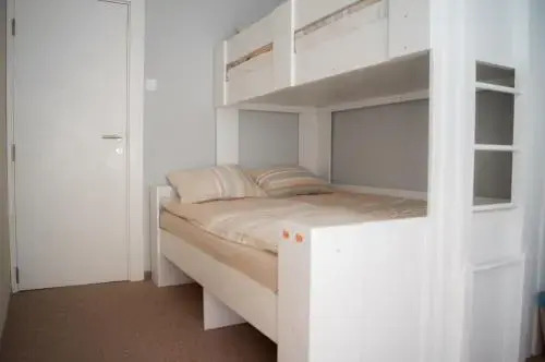 Play Hostel
