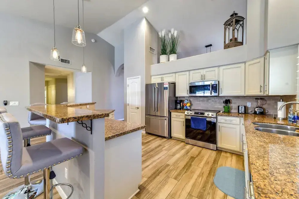 Relax Poolside & Golf: Family Gem in North Phoenix