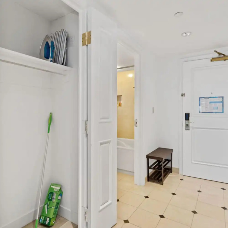 Cozysuites at Showboat Best 2br3ba Condo in Town