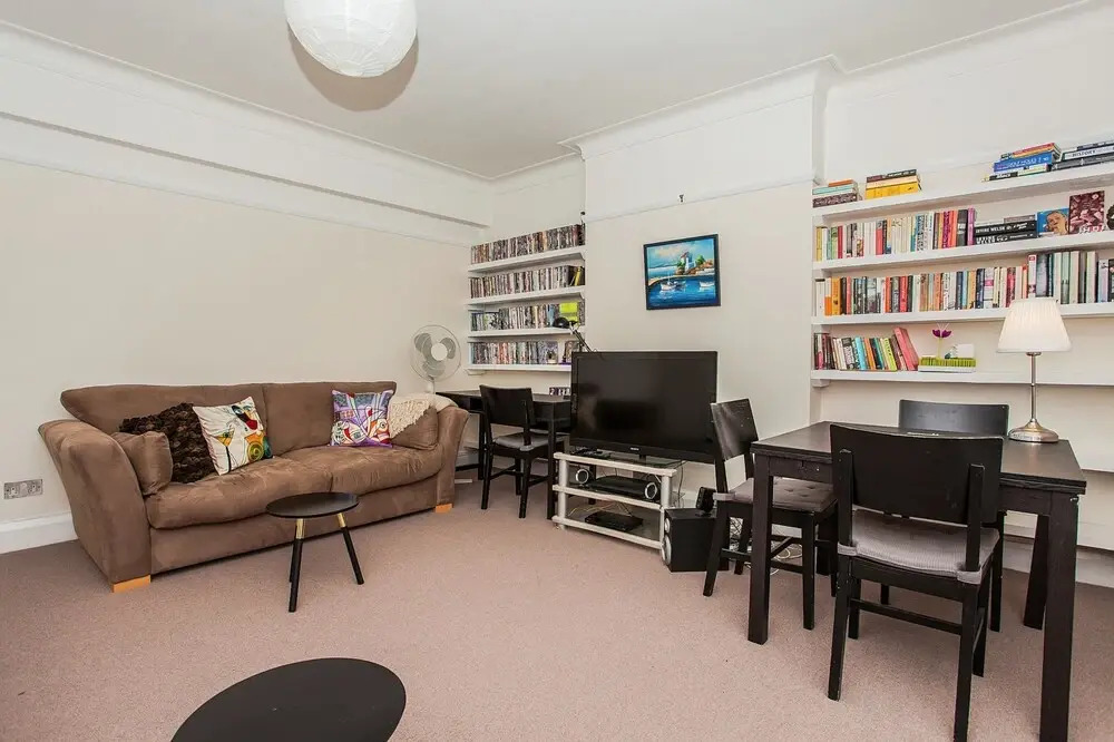 Spacious 2 Bedroom Flat in North West London