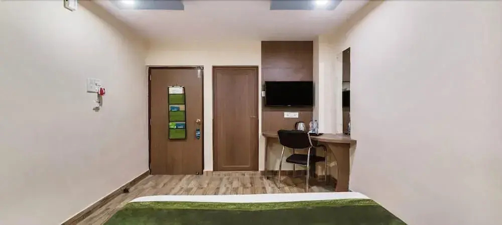 Treebo Trend Royal Crowne