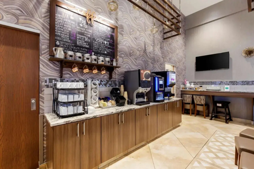 Best Western Plus St. John's Airport Hotel And Suites