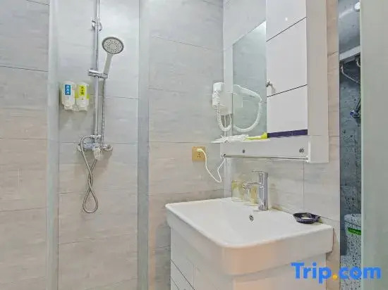 Xinya Boutique Homestay (Zhengzhou Henan University of Technology Subway Station)