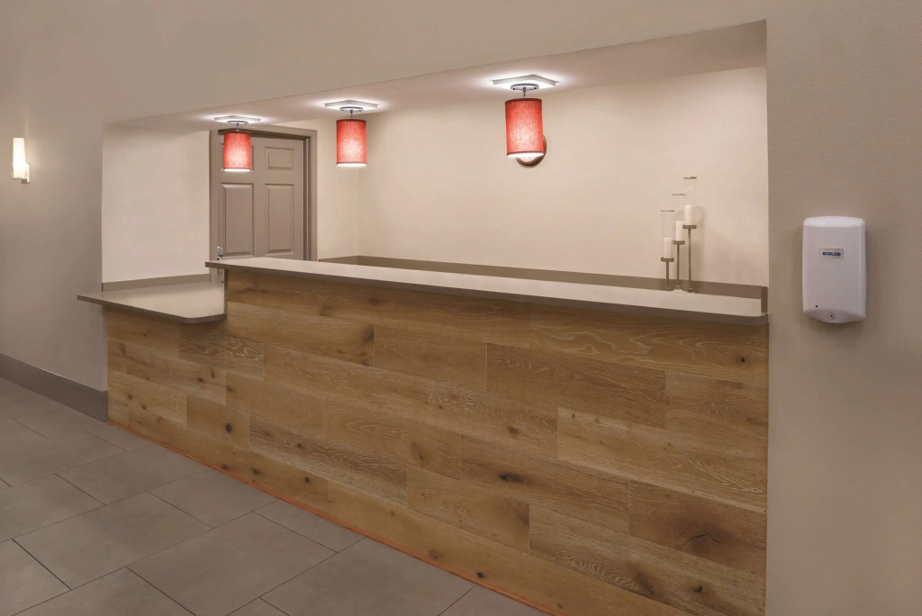 Country Inn & Suites by Radisson, Waterloo, IA
