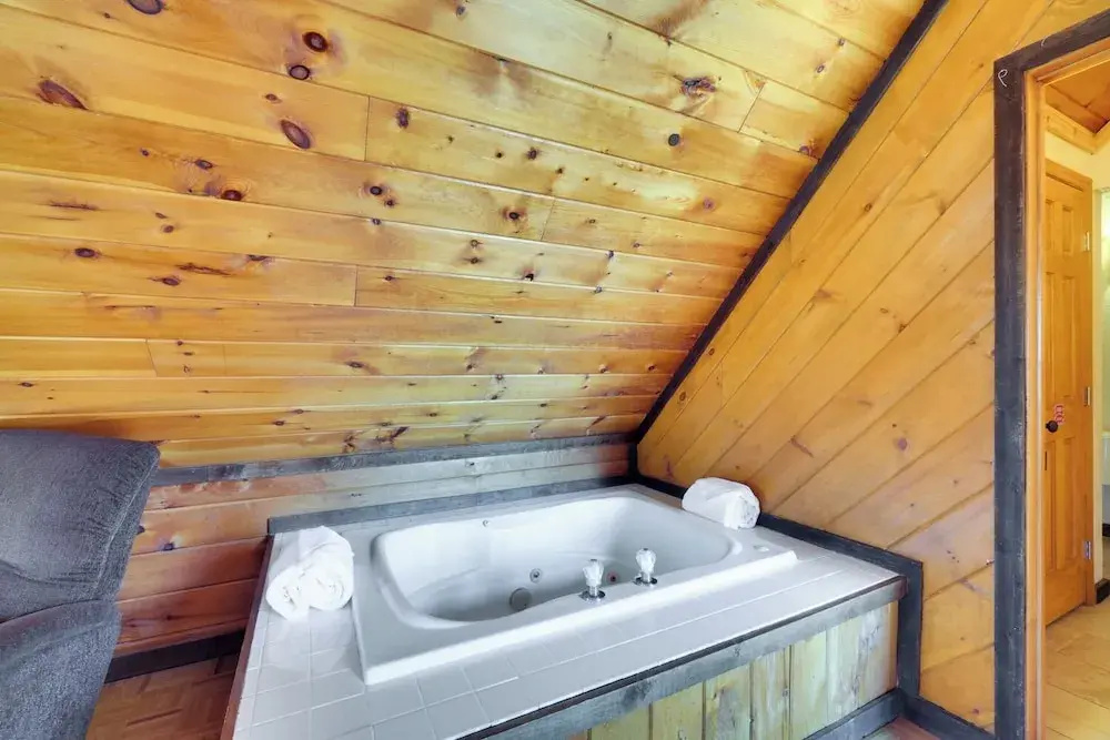 Central Sevierville Cabin w/ Hot Tub & Views!