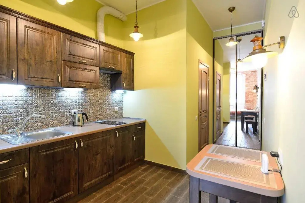 Luxury apartment with Rynok square view