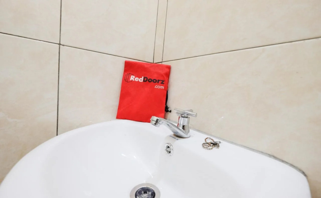 RedDoorz near Universitas Diponegoro Semarang