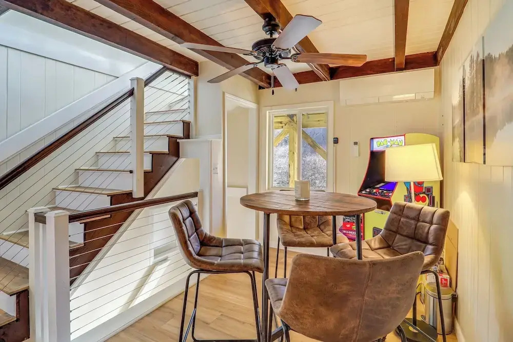 Hike, Ski & Soak: Beech Mtn Home w/ Views, Hot Tub
