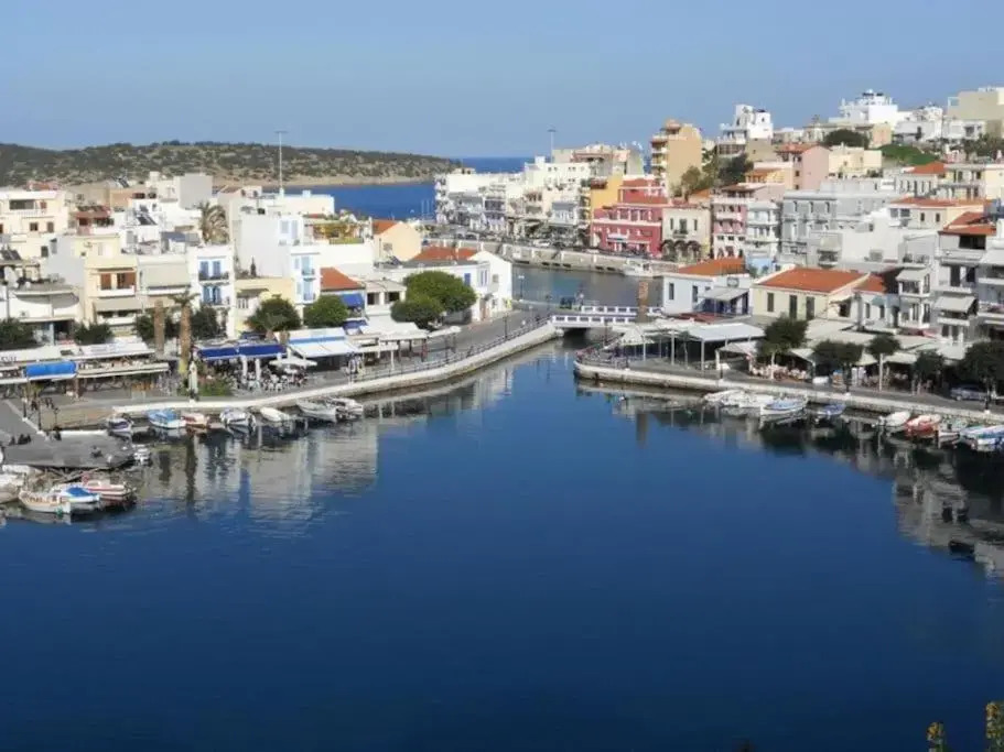 Ariadni 100sqm, 80m awarded beach, 2bedrooms for 2pers