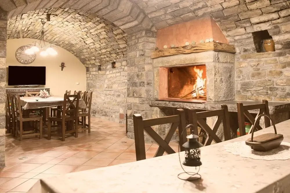 Casa Lacambra De Pueyo