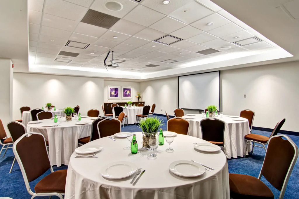 Holiday Inn Express Hotel & Suites Toronto - Markham by IHG
