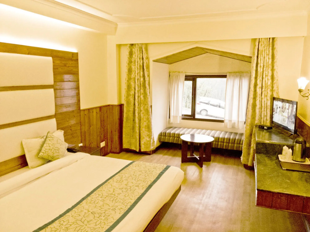 Royal Jardin Whistling Pines Resort