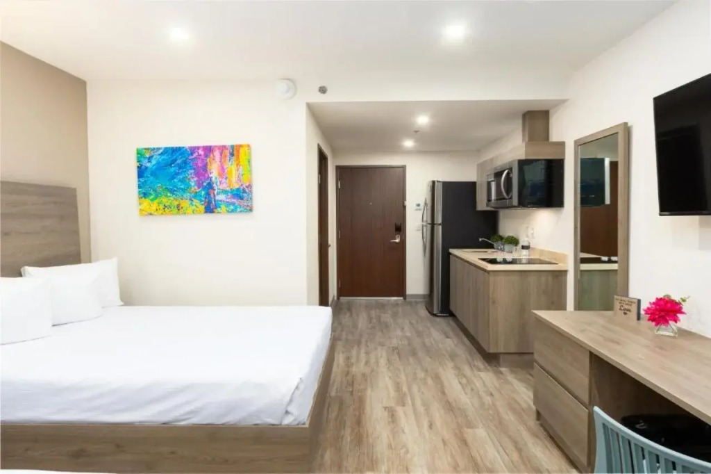 Hotel Mesaluna Short & Long Stay